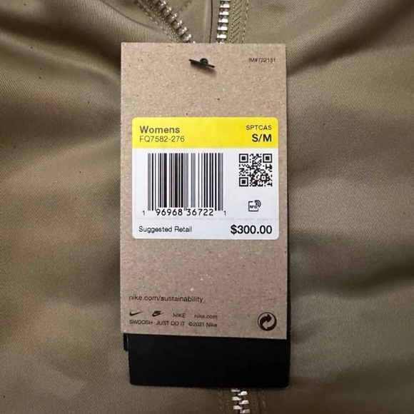 Nike SPTCAS FQ7582-276 Down Fill Light Olive Puffer Jacket $300 Women’s Sz S / M - Picture 4 of 5